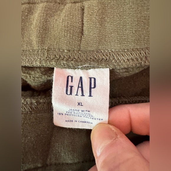 Priced for four pair: Gap sweat shorts - Picture 6 of 9